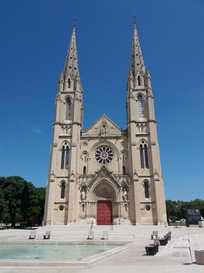 Le Sully Leilighet Nîmes Eksteriør bilde
